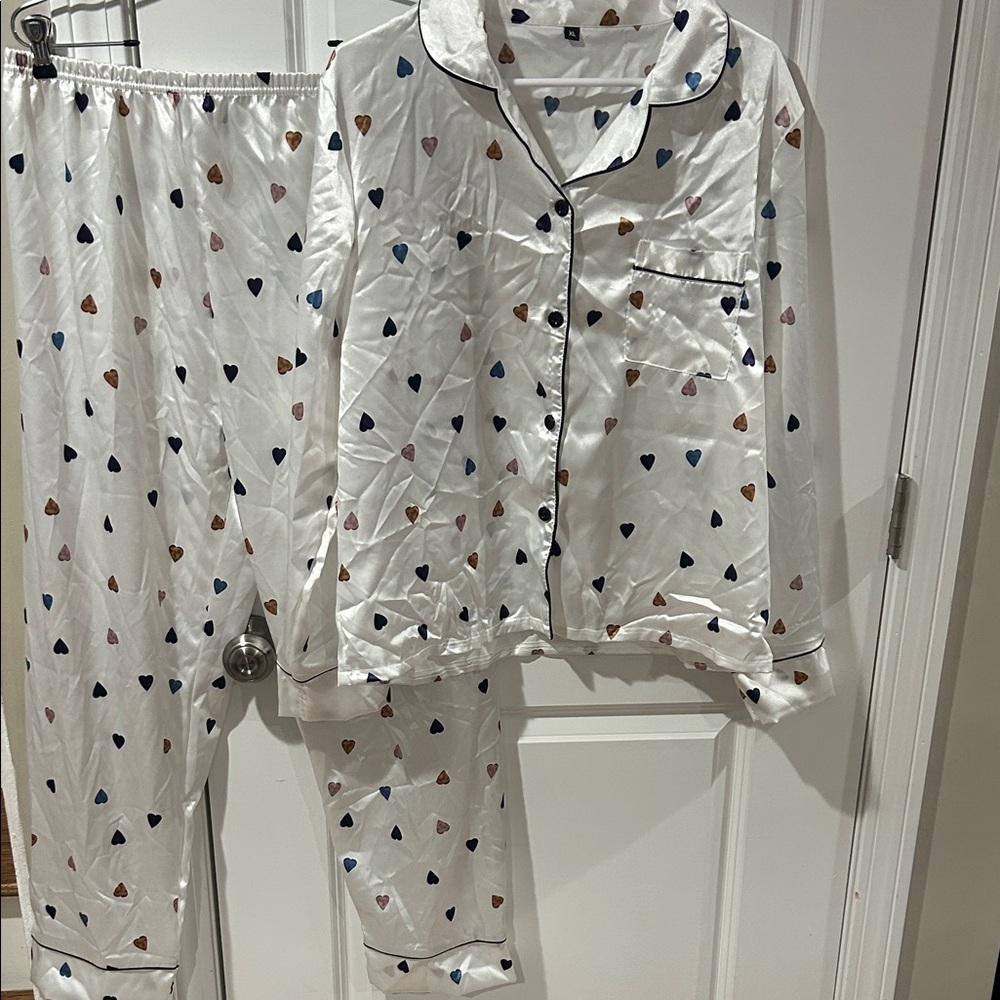 Women's Heart Print Satin Pajama Set